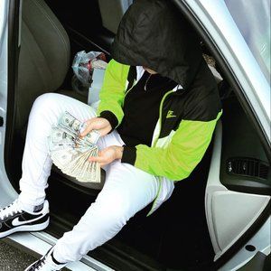 Meet your Posher, Layla